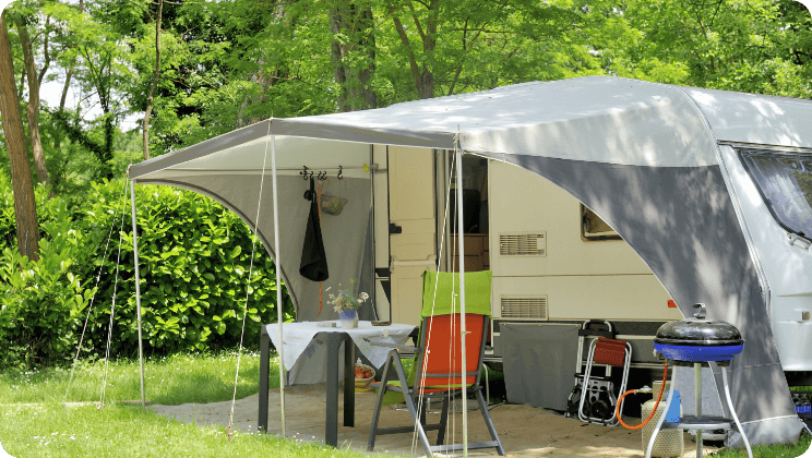 Ophoogblokken op de camping
